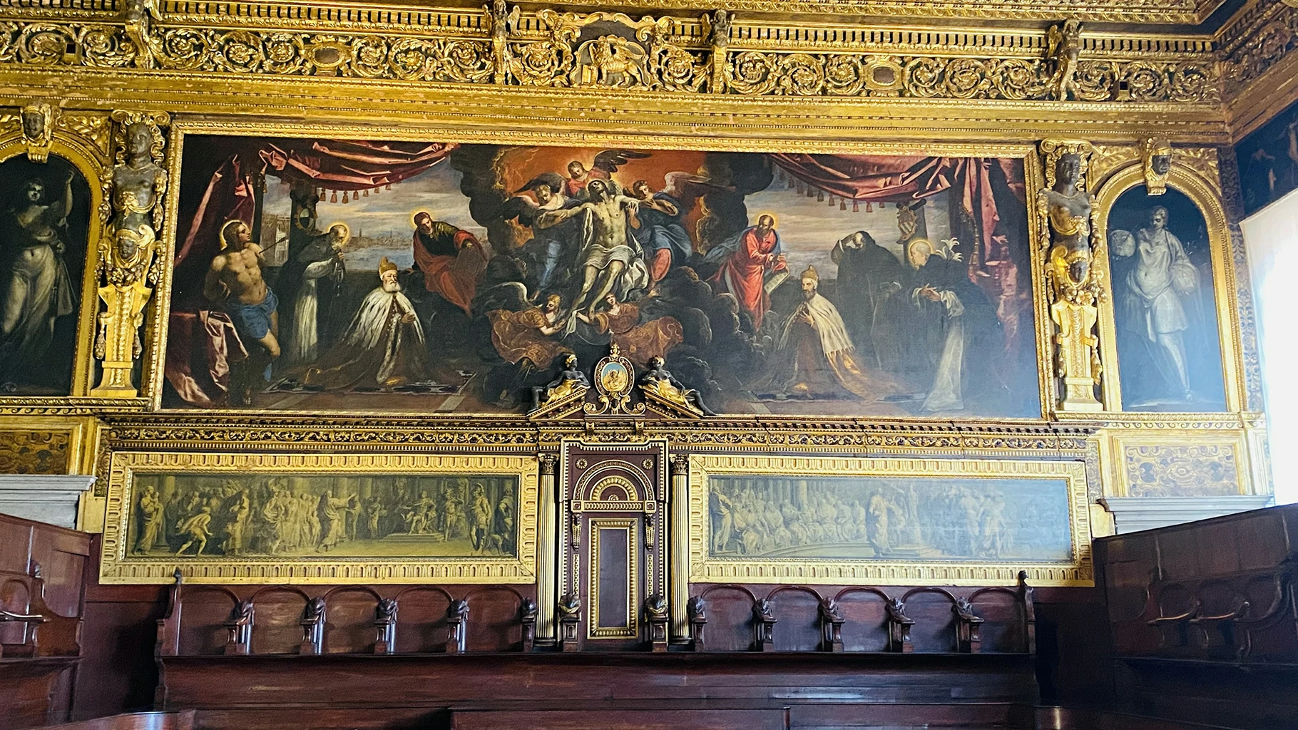 Stroll The Halls of Doge's Palace on a Guided Tour in Venice