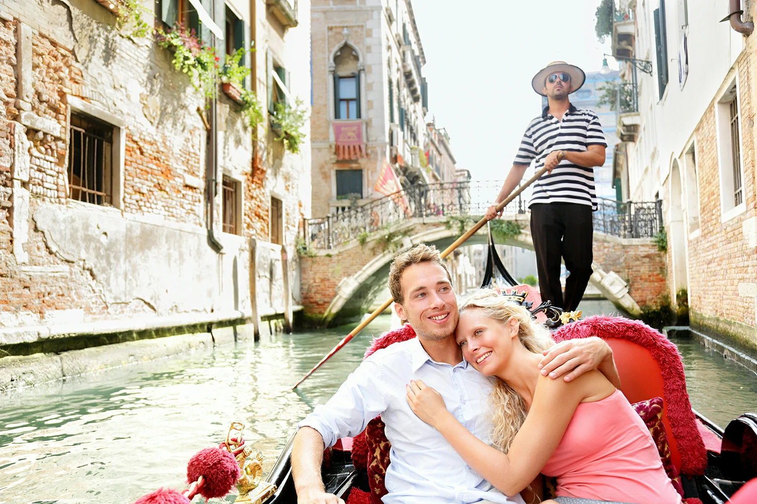 45 Minutes Enchanting Gondola Ride Activity on Grand Canal, Venice