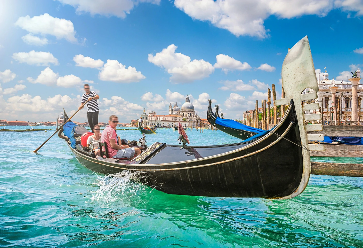 45 Minutes Enchanting Gondola Ride Activity on Grand Canal, Venice