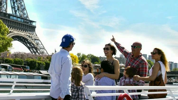 Eiffel Tower Tour with Free Seine Cruise Ride in Paris