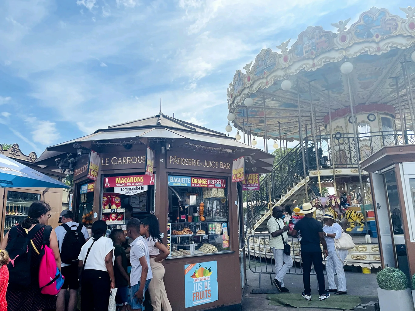 Eiffel Tower Tour with Free Seine Cruise Ride in Paris