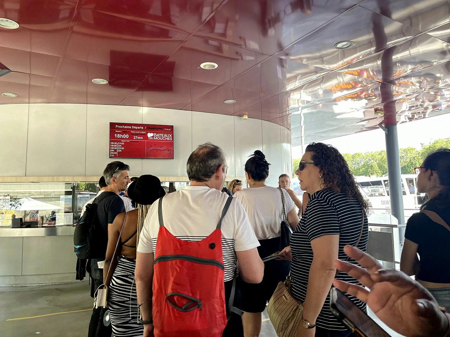 Louvre Museum Guided Tour with Free Seine Cruise Tickets in Paris