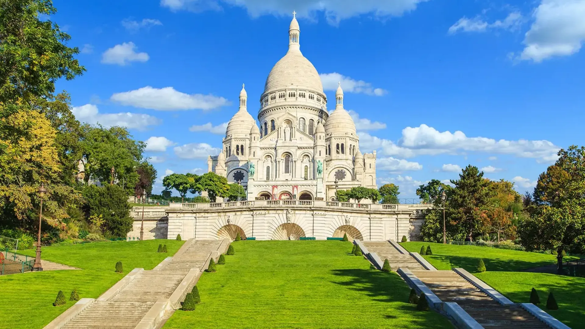 Montmartre Neighbourhood Tour in Paris