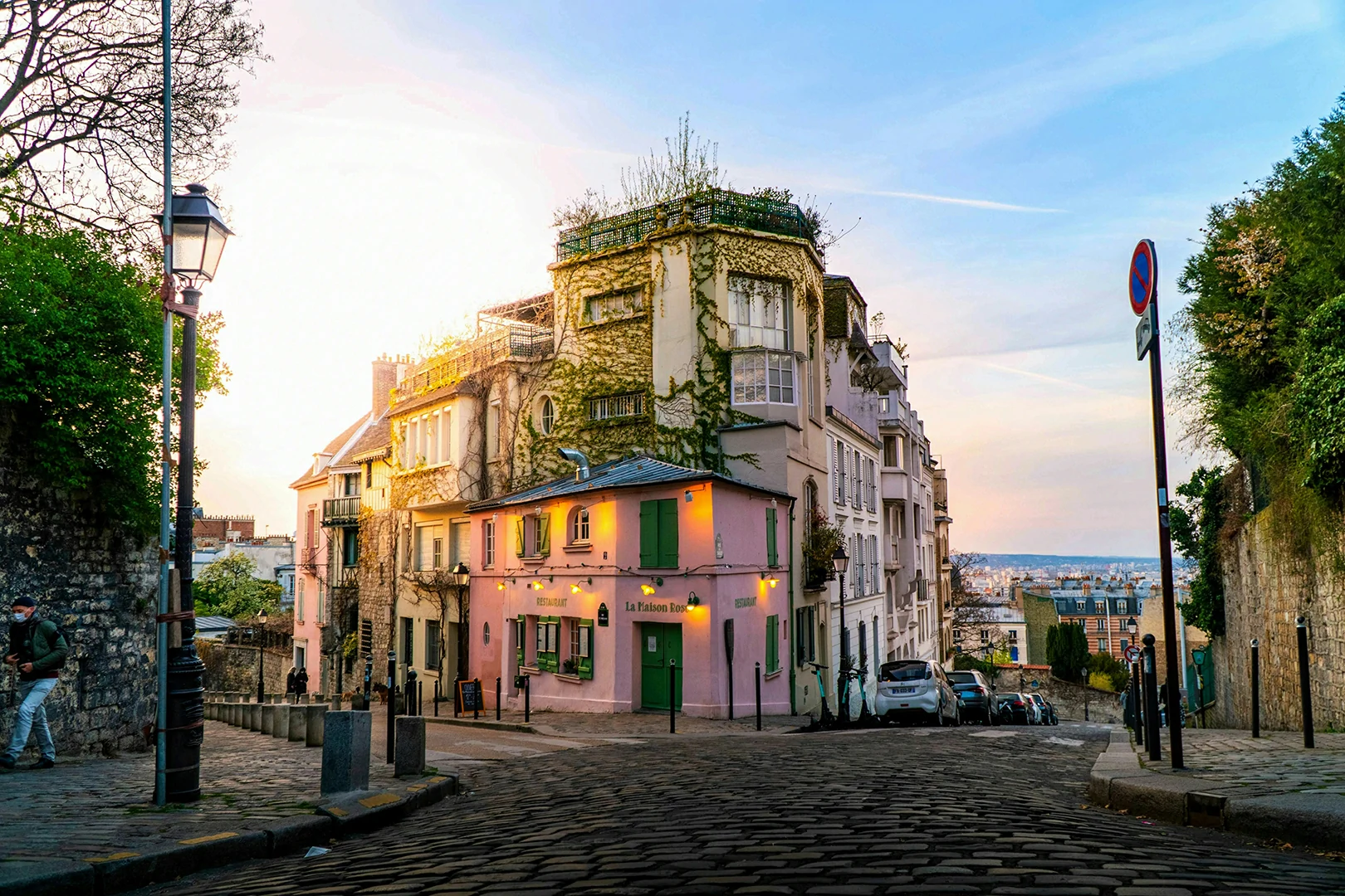 Montmartre Neighbourhood Tour in Paris