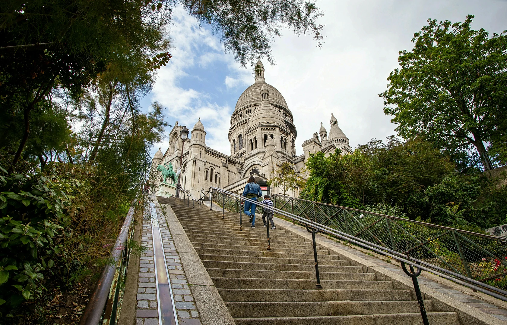 Montmartre Neighbourhood Tour in Paris